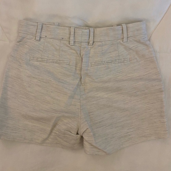 Gap women’s tailored shorts - Picture 2 of 3
